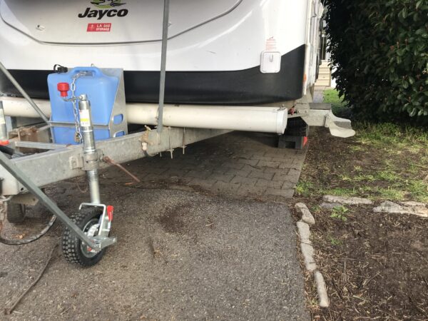 Using Alko Power Mover to Level Jayco Swan Camper Trailer on Levelling Ramps